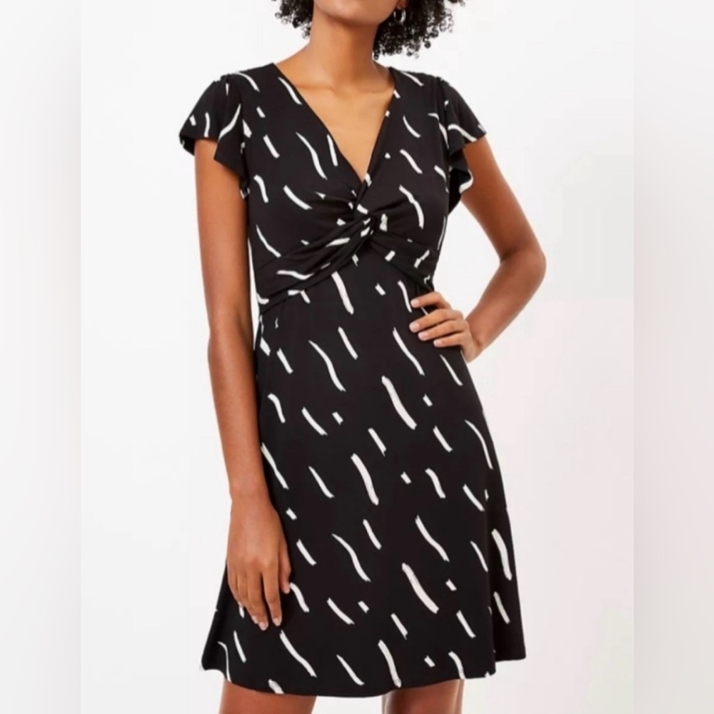 LOFT SHORT SLEEVE KNOTTED VNECK BLACK & WHITE BRUSHSTROKE PRINT DRESS SZ S